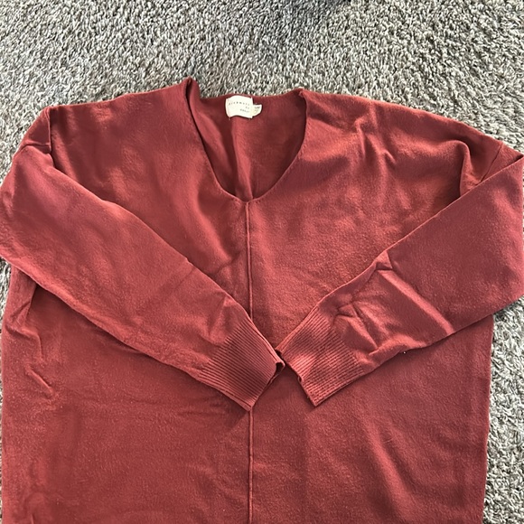 Women’s oversized burgundy long sleeve sweater size small/medium - Picture 2 of 6